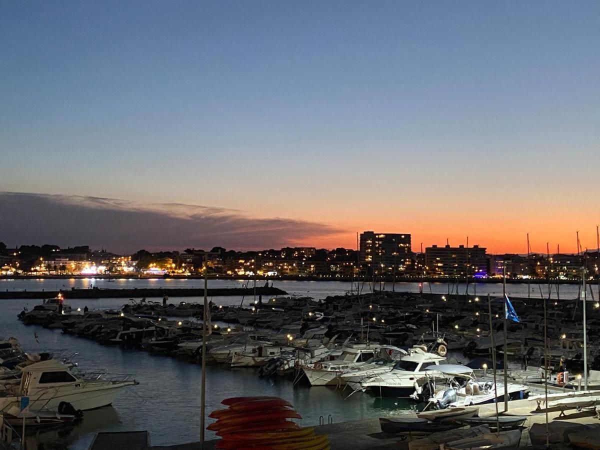 Precioso Apartamento En Primera Linea De Mar L' Escala Exterior foto